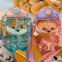 Le plus récent de haute qualité mignon ours bouteille d'eau été étudiants portable en plastique grande capacité bouilloire bouteille d'eau avec paille