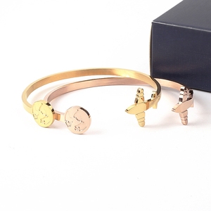 Brazalete Abierto de Acero Inoxidable con Baño de Oro de 18k para Mujer, Diseño de Mapa de Avión, Joyería de Moda - Product Image 1