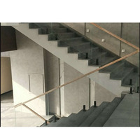 Marche d'intérieur moderne flottante et droit, avec motif en bois et balustrade en verre, m
