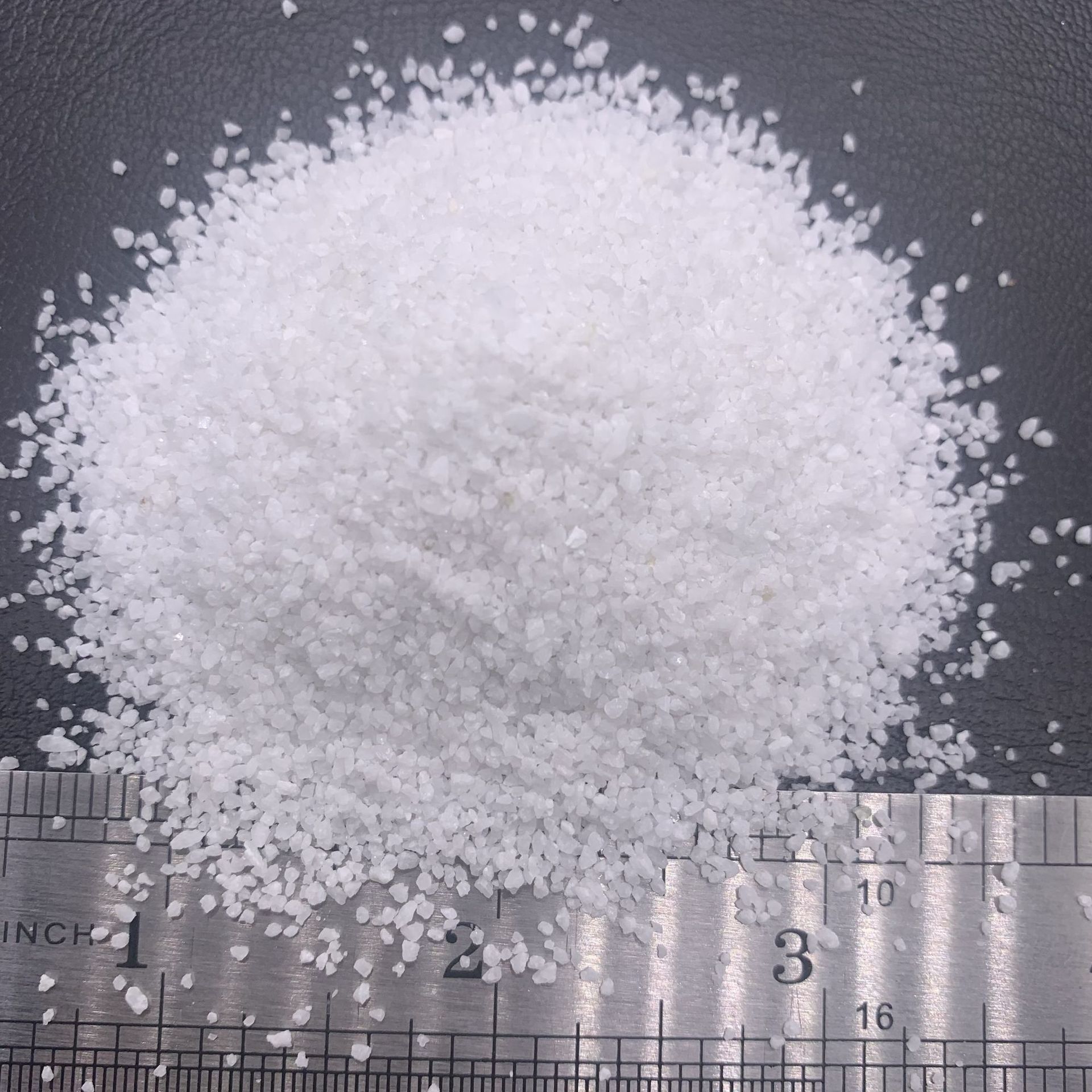 Sable de quartz ultra blanc, granulométrie 20-40 mesh (taille grain de sésame).