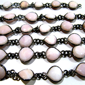 Opale rose naturelle en forme de cœur, taille briolette facettée de 10 mm à 11 mm, connecteur à sertir sur chaîne - Product Image 1