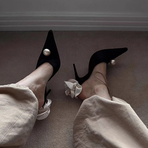 Chaussures à fleurs en satin blanc nacré pour femme, sandales à talons aiguilles, escarpins rouges élégants, talons creux peu profonds pour robe - Product Image 3