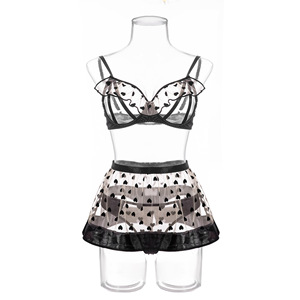 Conjunto de lencería sexy de malla transparente y cuero PU con bordado de amor, sujetador de talle bajo y bragas - Product Image 5