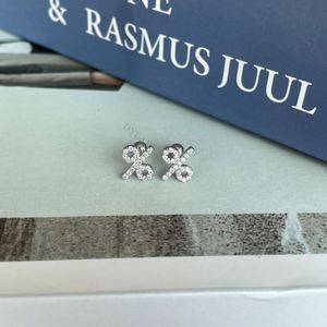 Dylam Venta Directa: Pendientes de Plata con Forma Adorable para Bebé Niña, con Circonita Cúbica Transparente y Diseño de Signo de Porcentaje, Tipo Tornillo - Product Image 5