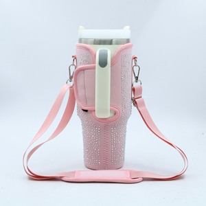 Sac de transport pour bouteille d'eau Bling pour gobelet isotherme 40oz, support en néoprène avec poignée et sangle réglable, accents de diamants glamour - Product Image 6