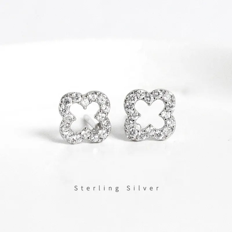 Mode Perhiasan 925 Sterling Silver Anti-alergi Penuh Berlian Berongga Empat Daun Semanggi Stud Earrings