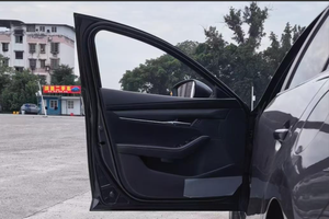 Mazda 3 Axela 2023, 2.0L Automático, Versión Elegante, Tracción Delantera, Sedán Deportivo, Alta Fiabilidad, Vehículo de Segunda Mano para Exportación - Product Image 4