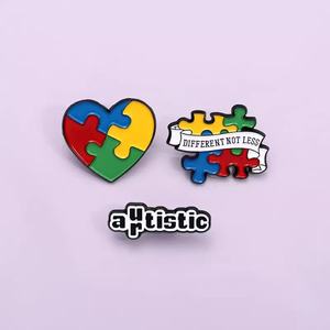 Autisme Bewustzijn Kleurrijke Hart Broche Rood Geel Blauw Groen Metalen Pin Casting Voor Kerst Nationale Dag Halloween Afstuderen - Product Image 3
