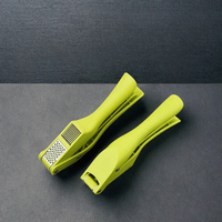 Multifunctionele roestvrijstalen veilige groente- en knoflookpers, rasp, keuken cadeau, makkelijk schoon te maken, creatief, één gereedschap, twee doeleinden