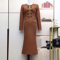 Robe longue en maille texturée à boutons strass pour femme, col rond, manches longues, coupe ajustée, élégante, automne-hiver, 2026