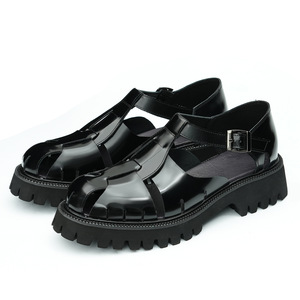 Zapatos de cuero antideslizantes de suela gruesa y elevada para hombre, de piel de vaca brillante con cierre de hebilla. - Product Image 1