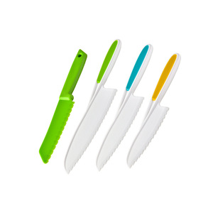 Set di 15 Coltelli in Plastica per Bambini con Logo Personalizzato, Taglierini Ondulati per Frutta e Torte, Utensili da Cucina - Product Image 6