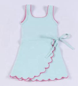 Vestido <span class=keywords><strong>de</strong></span> tenis para niñas DH ODM con ribete festoneado, pantalones cortos incorporados, lazo lateral, nailon y poliéster, sin mangas, conjunto deportivo para niñas pequeñas - Product Image 3
