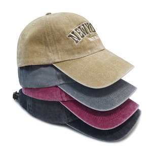 Cappello Vintage a 6 Pannelli a Righe con Logo Personalizzato Ricamato, in Cotone Lavato, Fibbia in Rame Dorato, Finitura Retro Lavata - Product Image 1