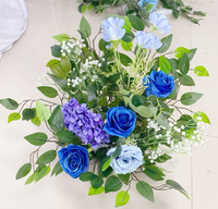 Hornförmige Seidenrosen Künstliche Blumenreihe mit Grünzeug Hochzeitsbühnen-Hintergrund-Dekoration für Abschlussfeier Halloween Neujahr & Ostern