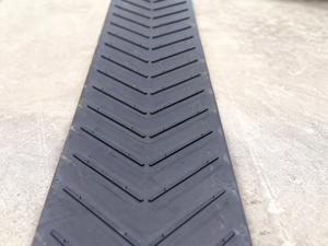 Chevron V <strong>Type</strong> <strong>Conveyor</strong> <strong>Belt</strong> Cleated Rubber <strong>Belt</strong> Transport <strong>Conveyor</strong> for Wreacycling Industry - Product Image 4