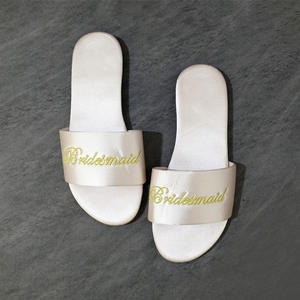 2024 baru <span class=keywords><strong>Satin</strong></span> bordir merah untuk sandal untuk pengiring pengantin dicetak musim panas pernikahan pengantin pagi jubah cocok untuk sandal untuk - Product Image 4