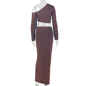 <span class=keywords><strong>Ensemble</strong></span> <span class=keywords><strong>chic</strong></span> <span class=keywords><strong>et</strong></span> sexy pour femme : <span class=keywords><strong>haut</strong></span> court marron asymétrique <span class=keywords><strong>et</strong></span> <span class=keywords><strong>jupe</strong></span> <span class=keywords><strong>longue</strong></span> taille haute – Collection été - Product Image 5