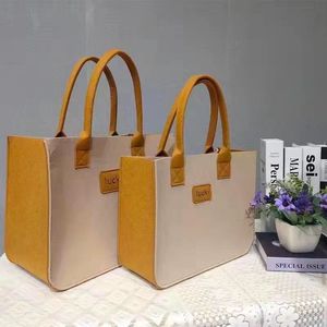 Le sac à main exclusif pour les clients d'assurance est imprimé avec un code QR. Scannez le code pour réclamer des prestations - Product Image 2