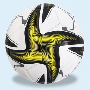 Máquina de bolas de futebol com logotipo personalizado de alta qualidade tamanho oficial 5 entretenimento para treinamento em PVC costurado para crianças de idades