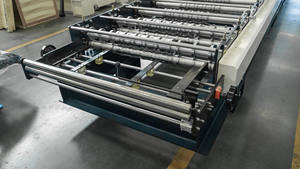 공장에서 공급한 맞춤형 고구성 960 사다리꼴 지붕 패널 완전 자동 롤 성형 기계 - Product Image 4