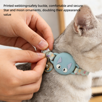 Collier pour animaux de compagnie en cuir artificiel confortable, lumineux et mignon avec support AirTag - Housse de protection anti-perte pour chats en promenade en extérieur