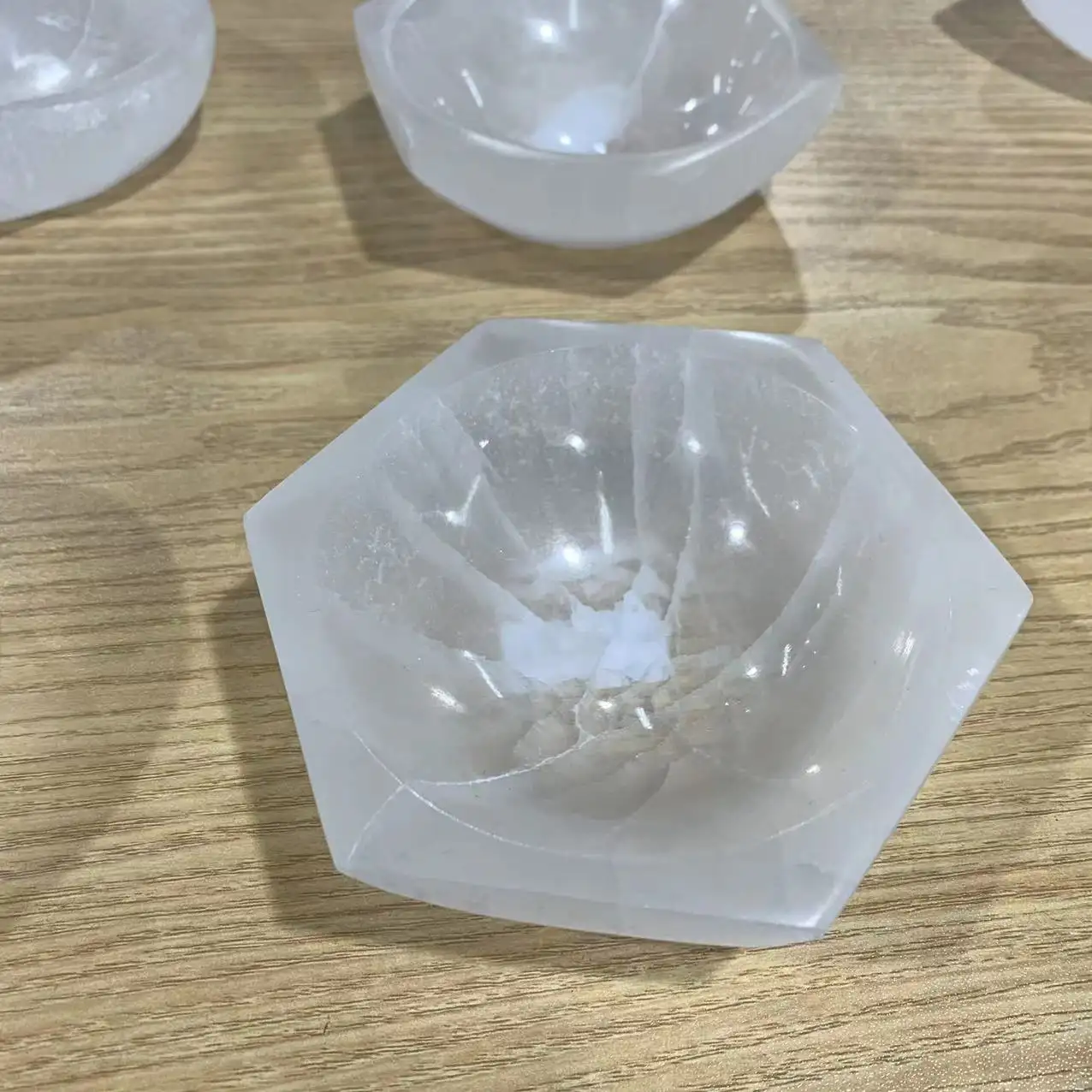 Groothandel Gesneden Stenen Maan Ronde Hart Spirituele Selenite Bowls Selenite Hart Kom Voor Genezing