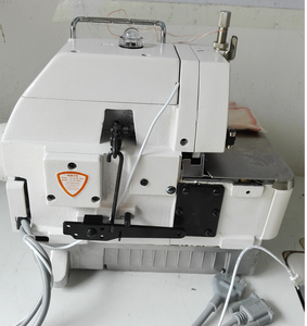 Máquina de Coser Industrial Overlock de Alta Velocidad GDB-747D Usada, 700 Sti/min, Accionamiento Directo, Grosor de Costura de 3.5mm - Product Image 3