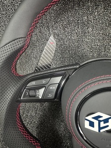 Volante in Pelle Nera/ Nero Lucido/ LED in Fibra di Carbonio per <span class=keywords><strong>Audi</strong></span> S5 A4 B8 B8.5 B9 RS5 RS6 A6 C7 S7 A7 S8 A3 A8 TT - Product Image 3