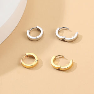 แฟชั่นขายส่งที่กำหนดเองที่มีคุณภาพสูง18พันทองชุบสแตนเลสที่เรียบง่ายมินิขนาดเล็กแบนต่างหูห่วง - Product Image 6