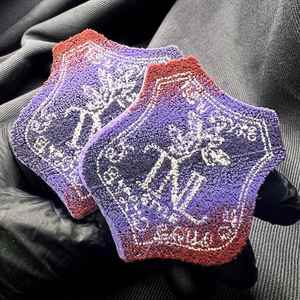 Parches Bordados Personalizados con Logotipo, Insignias Bordadas con Base Termoadhesiva - Product Image 1