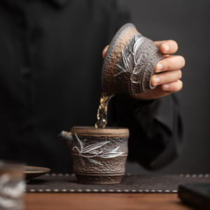 Set da Tè Kung Fu in Stile Giapponese Vintage con Ciotola in Ferro Smaltato Placcato Oro, Tazza in Ceramica Grezza e Gaiwan - Product Image 2