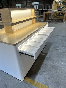 Tienda óptica Renderizado 3D con exhibición de montaje Mostrador central de muebles con bandejas Mostrador de exhibición de góndola de tienda - Product Image 2