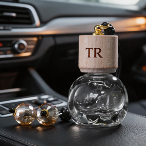 Diffuseur de voiture suspendu en bois naturel avec logo TR bio, idéal pour cadeau d'anniversaire, vente en gros directe usine, cadeau promotionnel - Product Image 1