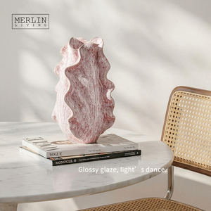 แจกันเซรามิกทำมือรูปใบไม้ลายเส้นเมอริเดียนของเมอร์ลิน สำหรับตกแต่งบ้าน แจกันสีขาว โรงงานเซรามิกเฉาโจว รับผลิตแบบ OEM/ODM - Product Image 5