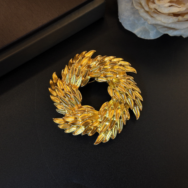 Antique Brooches for Sale Beautiful Ornaments Metal Flower Brooch Gold Plated for Women Sweater Accessories Designer Jewelry