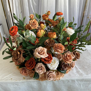 Guirlande de fleurs GreenLife aux couleurs de l'automne, base de candélabre pour centre de table de mariage - Product Image 4
