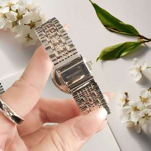 Reloj de cuarzo de acero inoxidable para mujer, caja redonda, pantalla analógica, esfera con números romanos, cierre plegable, reloj elegante de moda - Product Image 3