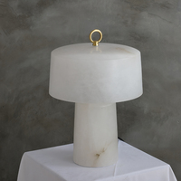 Lampe de table minimaliste en laiton brossé imitation albâtre, abat-jour en forme de tambour avec embout annulaire pour la décoration de maisons et d'espaces commerciaux de luxe