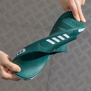 Sandales à la mode antidérapantes de grande taille pour hommes <span class=keywords><strong>Pantoufles</strong></span> d'intérieur pour étudiants et couples <span class=keywords><strong>Pantoufles</strong></span> d'extérieur en PVC - Product Image 3