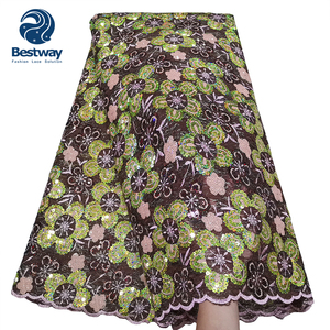 Las últimas telas coloridas de encaje de <span class=keywords><strong>Chantilly</strong></span> africano <span class=keywords><strong>con</strong></span> flores de tela bordadas de lentejuelas para vestido de fiesta de mujer - Product Image 5