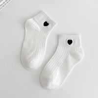 Chaussettes de cheville en coton pour femmes courtes noir blanc coeur étoile lune broderie Logo personnalisé été équipage à la mode conception tricotée
