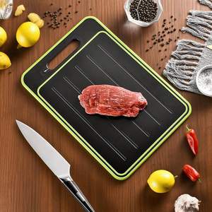 Planches à découper antidérapantes vertes, râpe à ail et plateau de décongélation 4-en-1 pour viande congelée avec planche à découper - Product Image 2