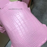 Surface résistante en peau de crocodile durable en cuir sur les pochettes d'ordinateur portable