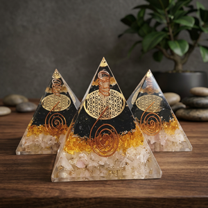 Pyramide d'orgonite Rudraksha 7 chakras avec symbole Om et bobine en cuivre pour la pratique spirituelle et la méditation - Product Image 4