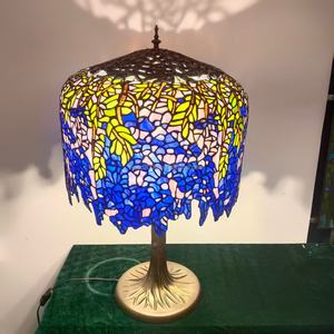 Lampe de table Tiffany en verre teinté de style européen, faite à la main, 18 pouces, design glycine chinoise, LED protectrice pour les yeux, pour chambre et salon - Product Image 4