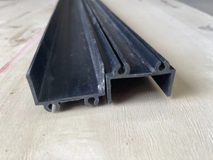 Joints inférieurs <span class=keywords><strong>de</strong></span> panneau <span class=keywords><strong>de</strong></span> <span class=keywords><strong>porte</strong></span> en PVC <span class=keywords><strong>de</strong></span> style industriel noir et blanc 40mm 50mm sectionnel <span class=keywords><strong>porte</strong></span> <span class=keywords><strong>de</strong></span> <span class=keywords><strong>garage</strong></span> haut <span class=keywords><strong>bas</strong></span> profil fenêtre accessoires - Product Image 4