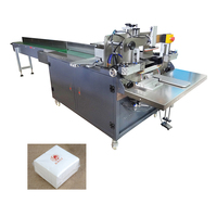 Machine économique d'emballage de papier absorbant pour mouchoirs en papier, à commande par un seul operateur, avec fonction de scellage et de découpe intégrée