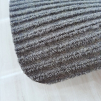 Paillasson personnalisé à double nervure rayée en polyester lavable avec dos antidérapant en latex pour usage intérieur/extérieur