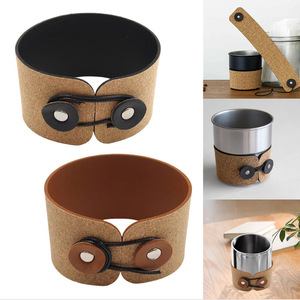 Manicotto Protettivo <span class=keywords><strong>per</strong></span> Tazza da Campeggio Personalizzabile con Logo, in Pelle, Regolabile, Isolante Termico, Effetto Legno Morbido - Product Image 3
